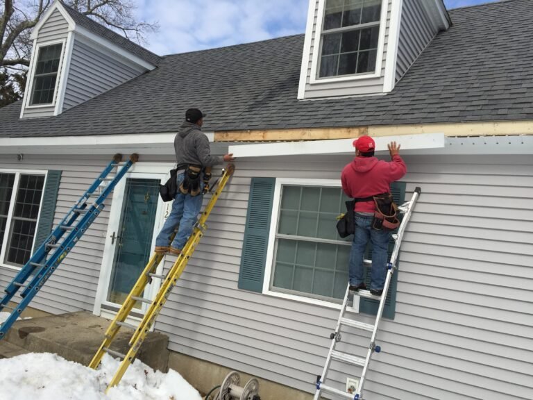Gutter replacement and repair service on a Florida home